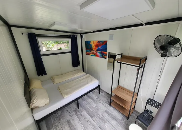 إيزي لودجيز فندق *